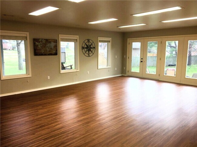 Building Photo - 3261 Eden Dr