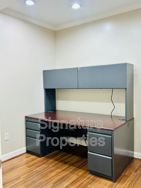 Building Photo - 1821 Seymour Dr