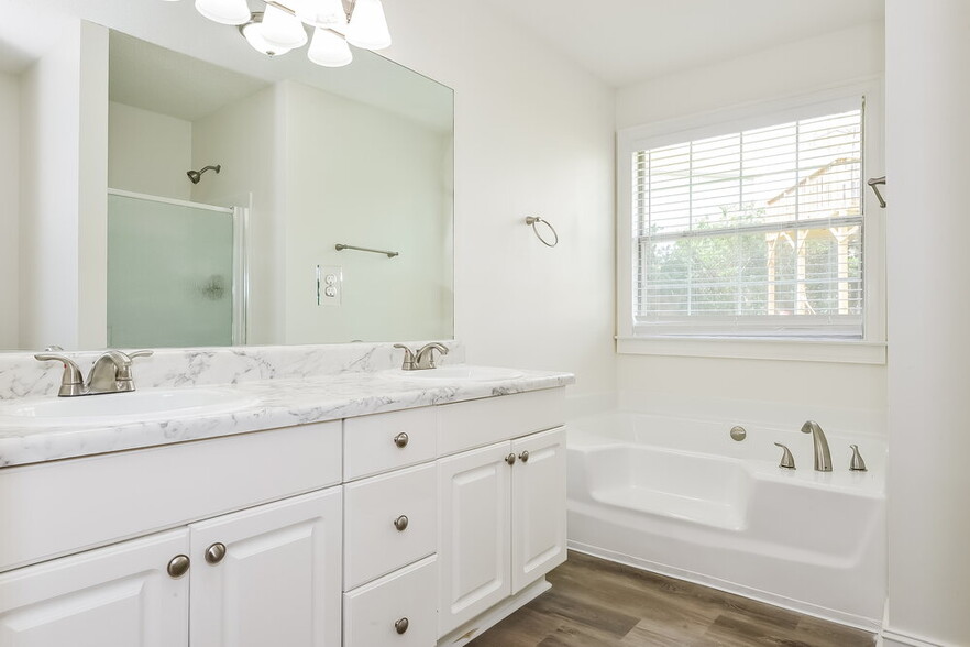 Building Photo - 519 Brookstone Way