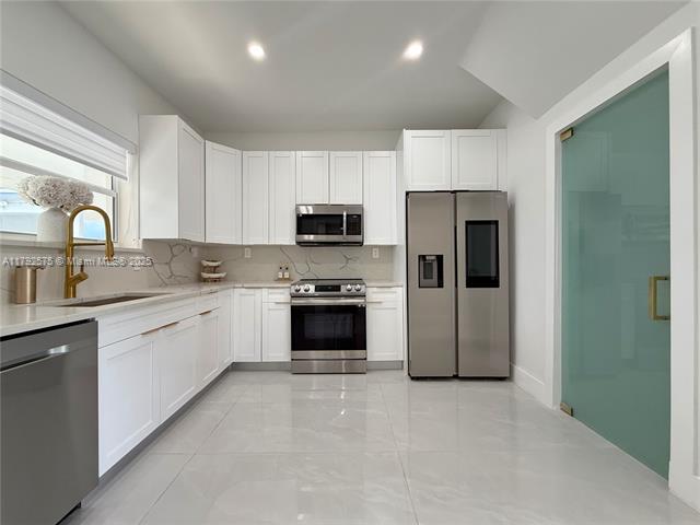 Building Photo - 927 SW 18th Ave