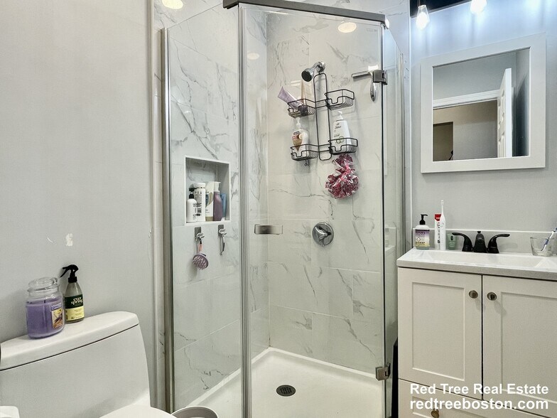 Building Photo - 11 Pearl Ter