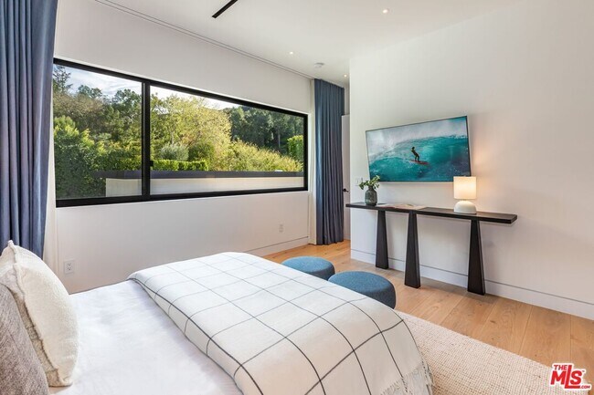 Building Photo - 9455 Eden Dr