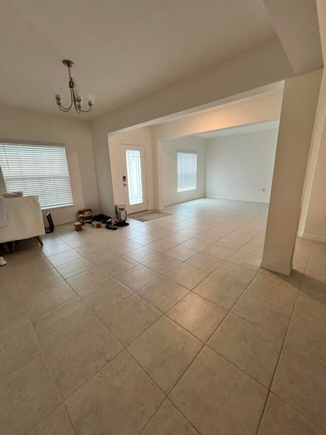 Building Photo - 1425 SW Vicuna Ln
