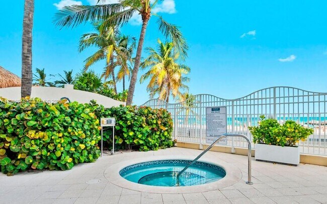 Building Photo - 16699 Collins Ave