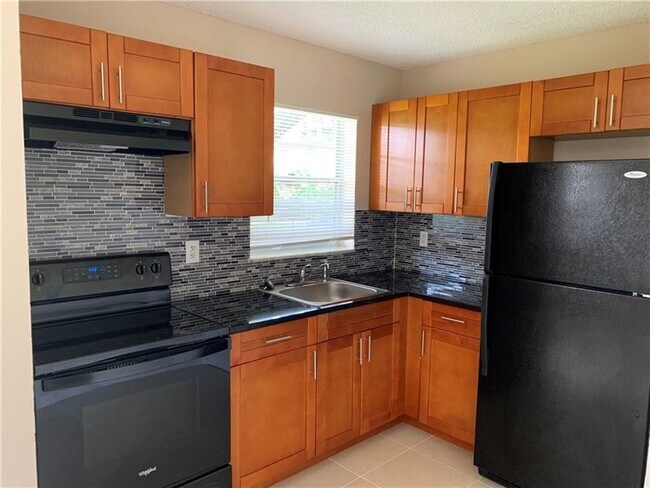 Building Photo - 5180 NE 6th Ave