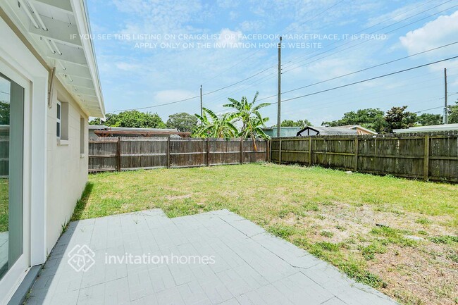 Building Photo - 9449 Park Lake Dr
