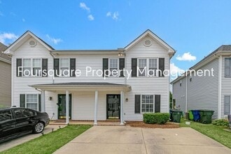 Building Photo - Townhome | Screened Back Porch | Back Pati...