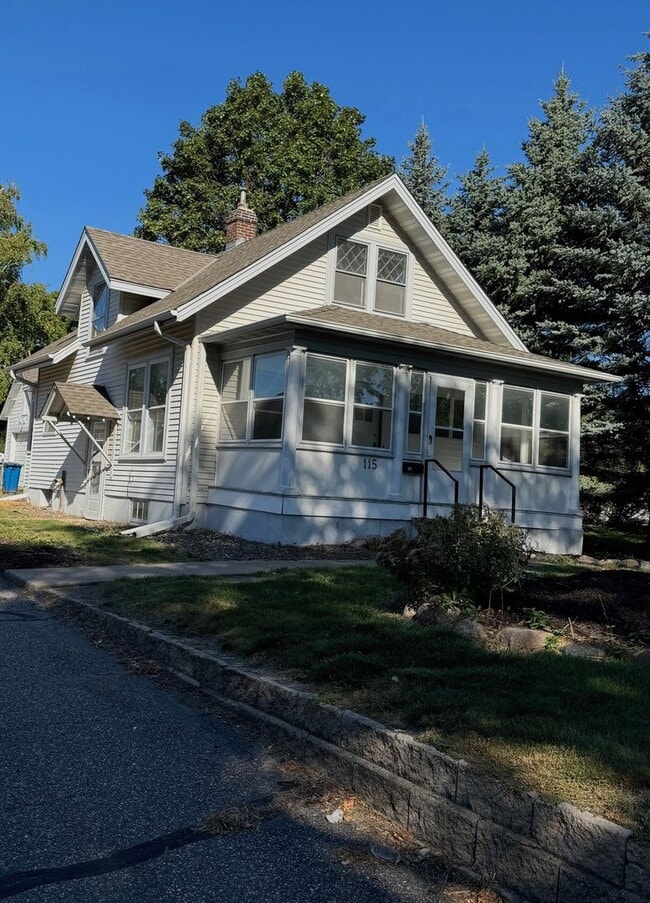 Building Photo - Wayzata Home walking distance to Lake.