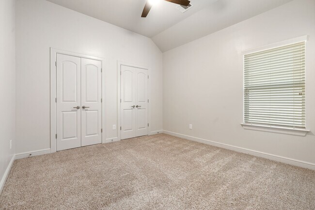 Building Photo - 2934 Whitman Dr