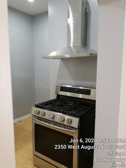 Building Photo - 2350 W Augusta Blvd