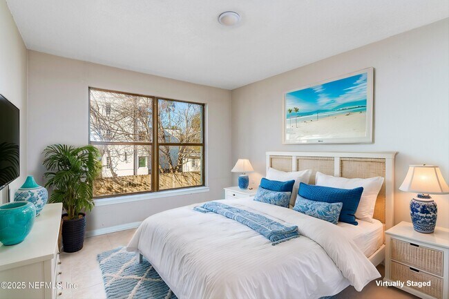 Building Photo - 221 6th St S