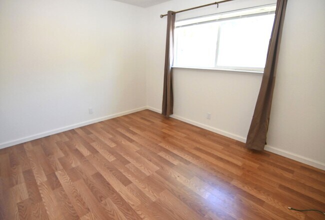 Building Photo - 1295 Flora Ave