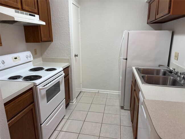 Building Photo - 2120 El Paseo St