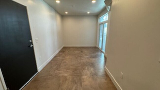 Building Photo - 1 bed 1 bath condo in downtown SLC