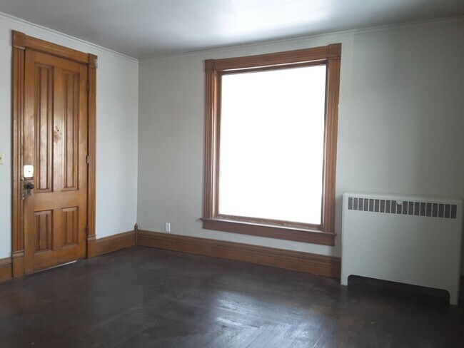 Building Photo - 410 E Madison St