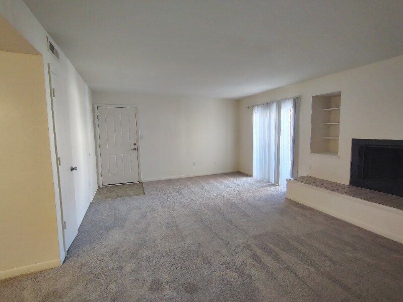 Building Photo - 600 Reusens Rd