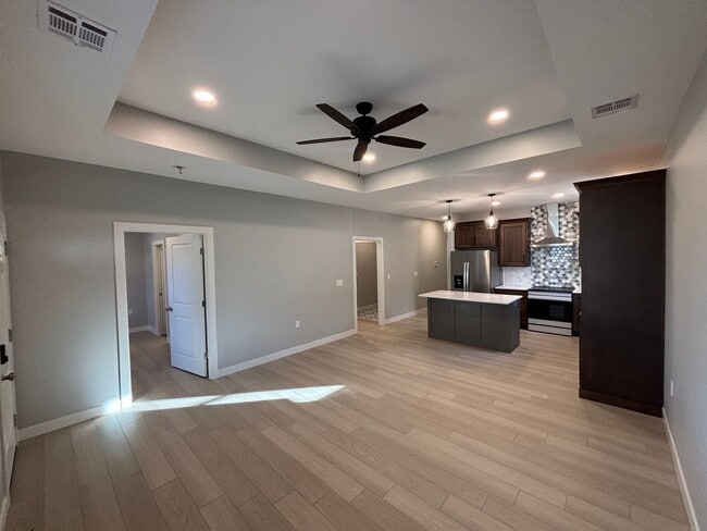 Building Photo - Stunning New Build in Central Manhattan! Available NOW!