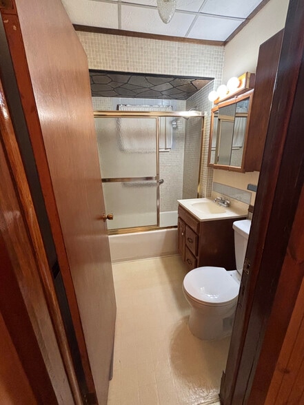 Downstairs Full Bathroom (adjacent to dining room and backdoor) - 590 S Henderson St