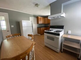 Building Photo - 4 Pond St