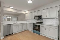 Building Photo - 10048 Alondra St