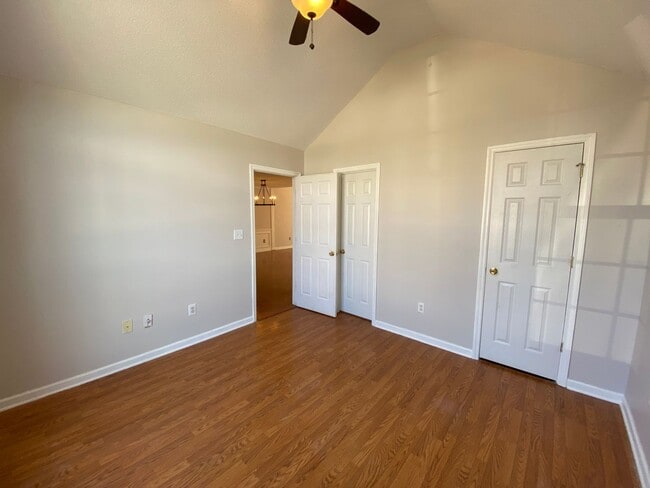 Building Photo - 2 Bedroom Townhome on a corner lot in Harvestwood!