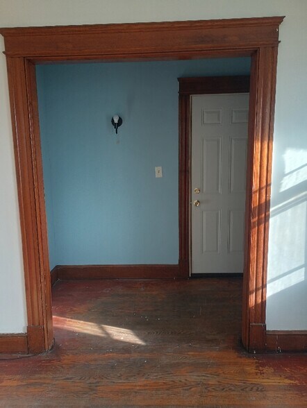 Primary Photo - 33 Elmwood Ave