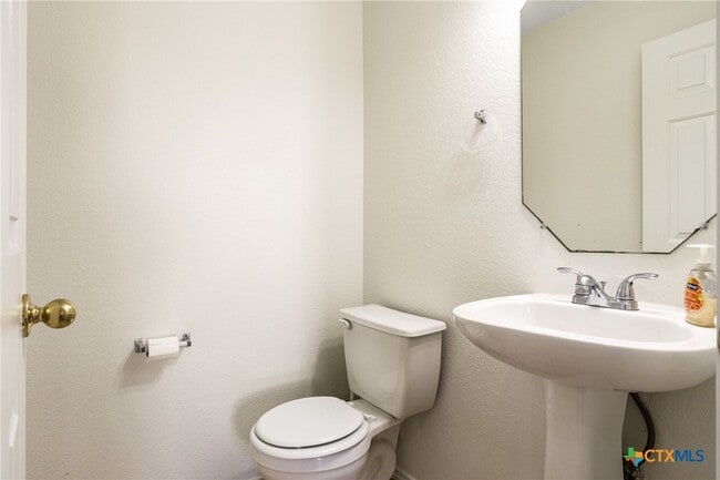 Building Photo - 4407 Golden Gate Dr