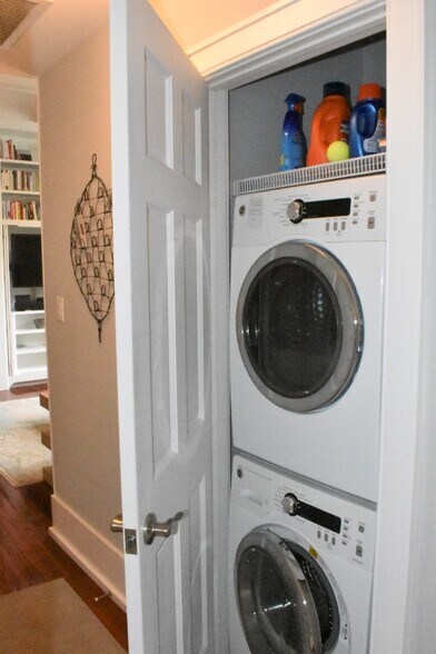 Building Photo - 67 Legare St