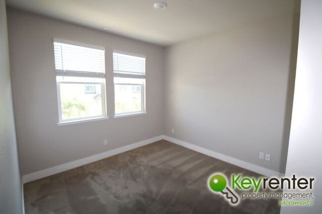 Building Photo - 3234 Sher Ct