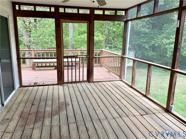 Building Photo - 11402 Creekside Dr