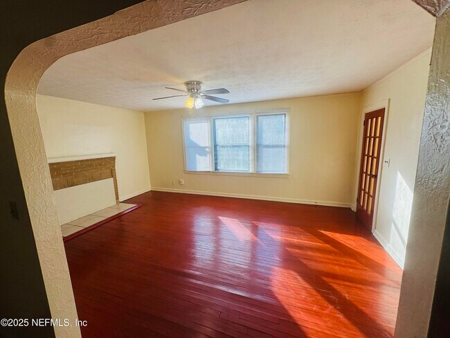 Building Photo - 8041 Oakwood St