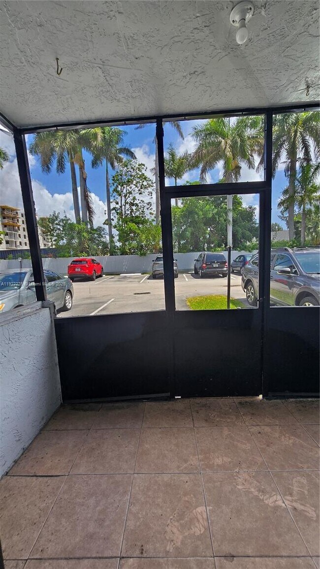 Building Photo - 13500 NE 3rd Ct