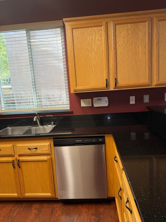 Building Photo - 4032 Vittoria Ln