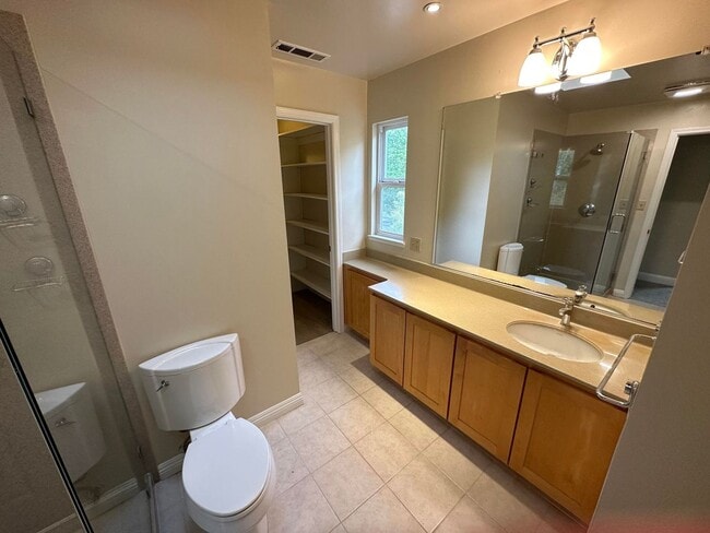 Building Photo - Stunning 4 Bedroom, 3 Bath Single Family Home with Spacious Yard - Available July 15th!