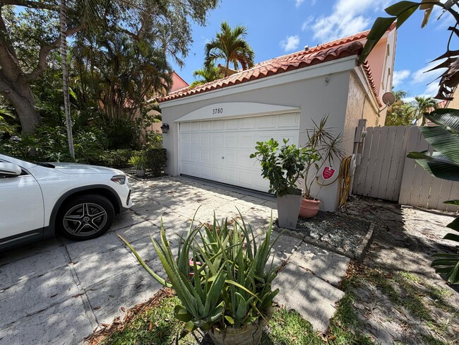 Building Photo - 3780 Amalfi Dr