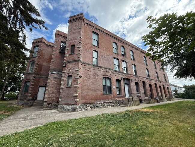 Building Photo - Natalie Apartments!