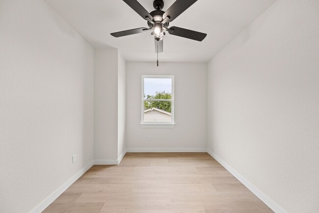 Building Photo - Legacy Homes – Brand New Texas Townhome for Rent!