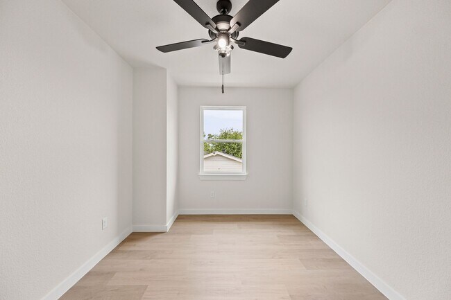 Building Photo - Modern Townhome for Rent – Modern Living at Its Best!