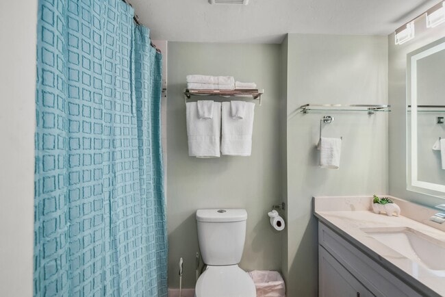 Building Photo - Beautiful 2 Bedroom with a Bay View-Anglers Cove-AVAILABLE FOR ANNUAL TENANT- May 1-2026