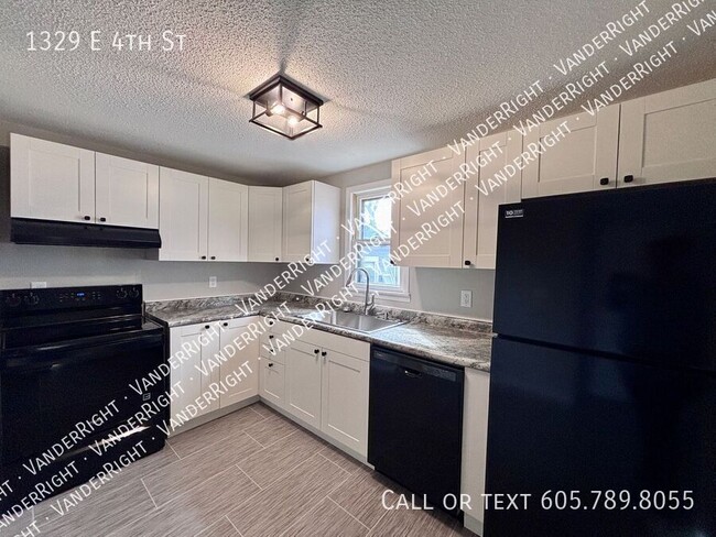 Building Photo - 1329 E 4th St