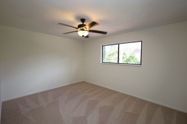 Building Photo - 1307 Baytree Dr
