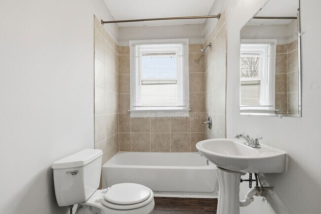 Building Photo - 701 Hazel St