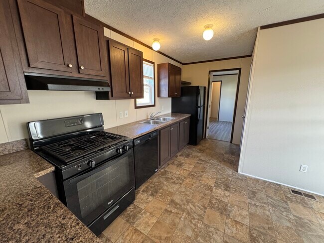 Building Photo - 48582 Lakeview E