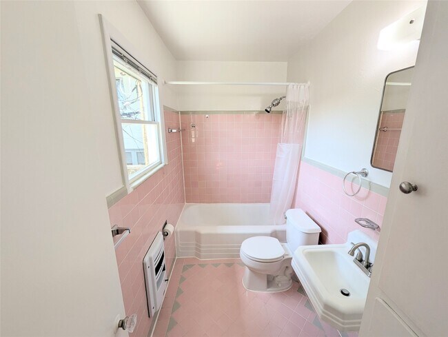 Building Photo - 2504 Kingston St