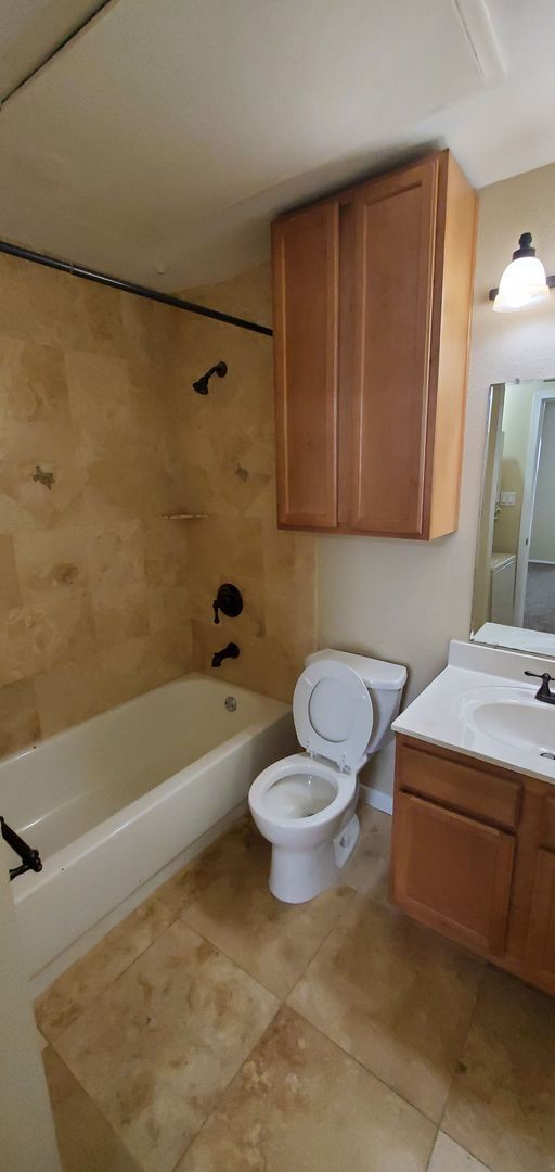 Building Photo - K223 - Hyde Park Oaks #114