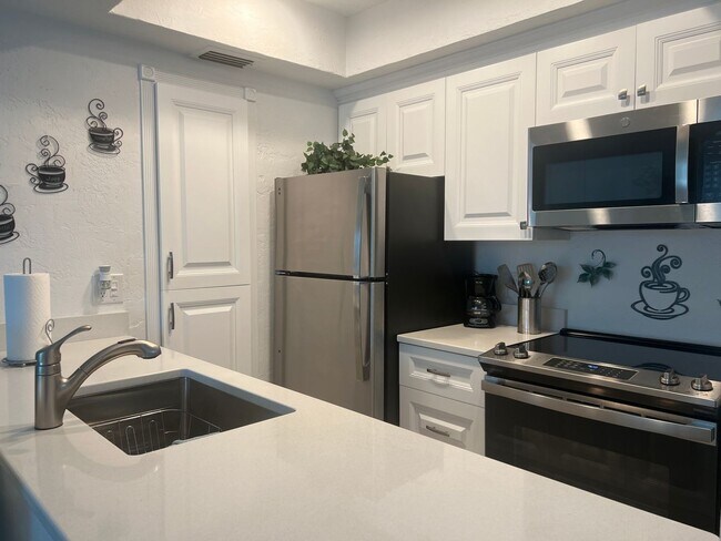 Building Photo - Adorable 1BR/1BA Condo in Downtown Venice