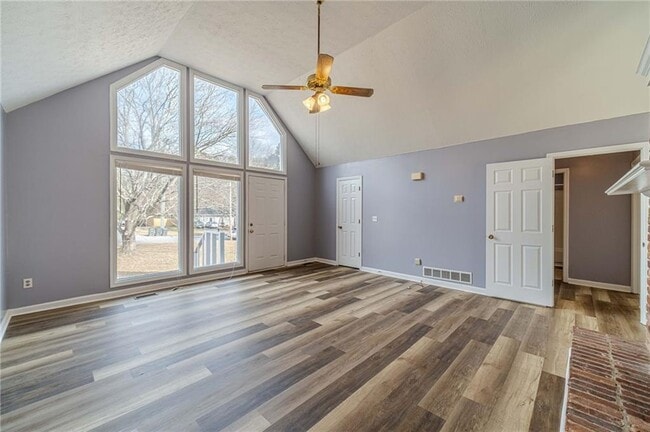 Building Photo - 3101 Brooks Dr