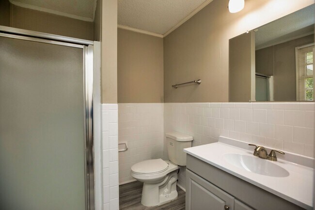 Building Photo - ** 3 bed 2 bath located in Forrest Hills ** Call 334-366-9198 to schedule a self showing ½ off th...