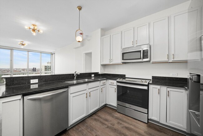 Building Photo - 1629 S Prairie Ave