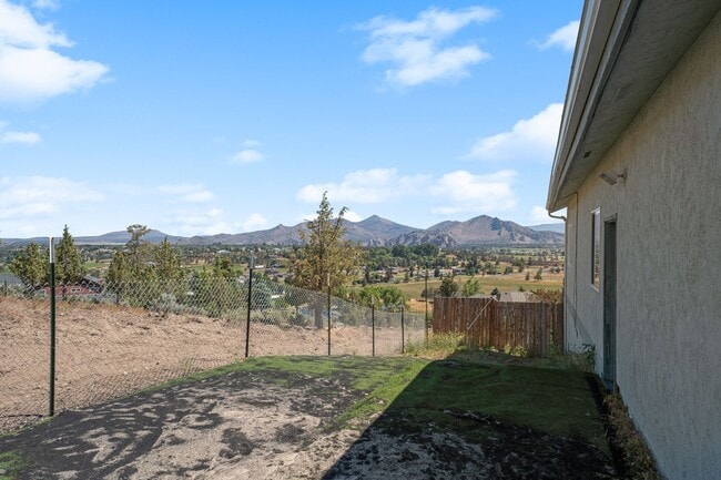 Building Photo - Charming 2 Bedroom ADU with Stunning Smith...